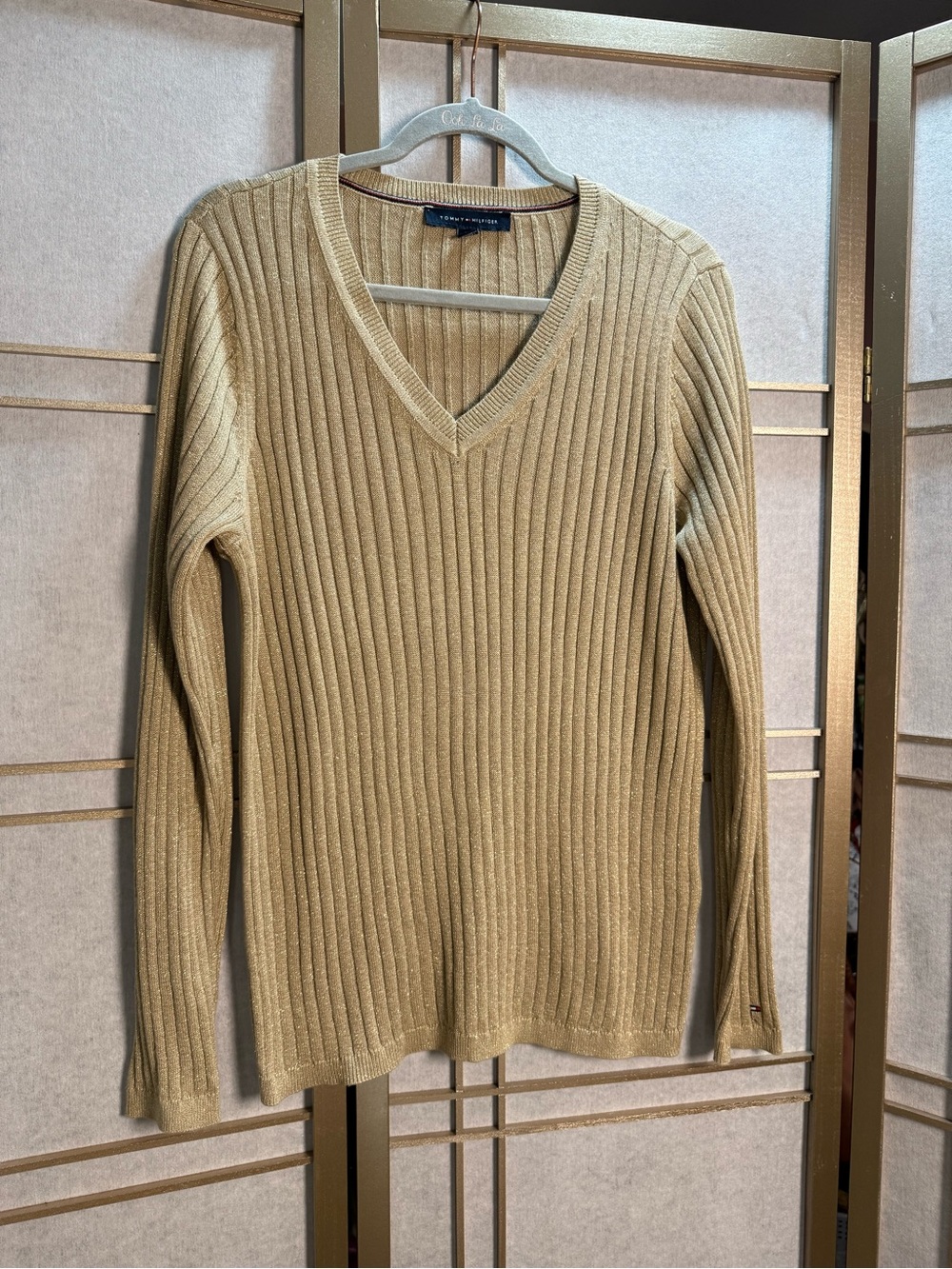Tommy Hilfiger Classic Ribbed V‑Neck Sweater - Tan with gold sparkles